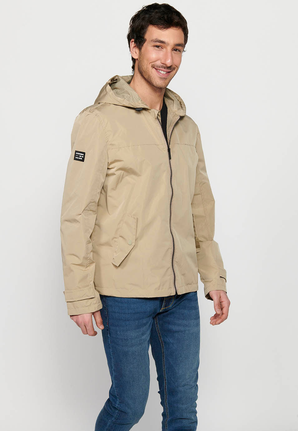 Cazadora Cortavientos Repelente al Agua con Capucha Hombre – Koroshi Beige