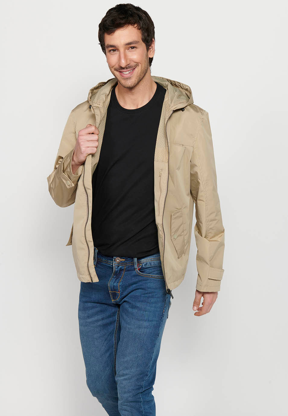 Cazadora Cortavientos Repelente al Agua con Capucha Hombre – Koroshi Beige