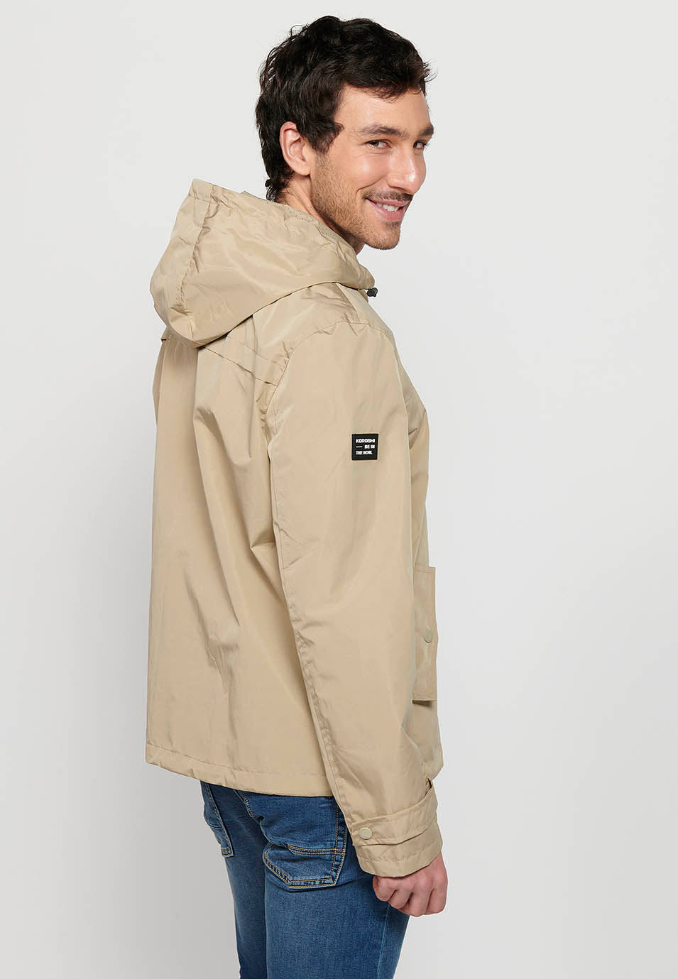Cazadora Cortavientos Repelente al Agua con Capucha Hombre – Koroshi Beige