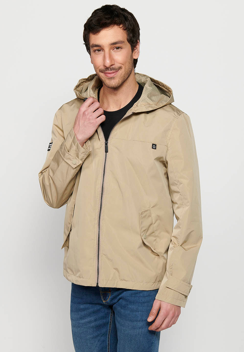 Cazadora Cortavientos Repelente al Agua con Capucha Hombre – Koroshi Beige