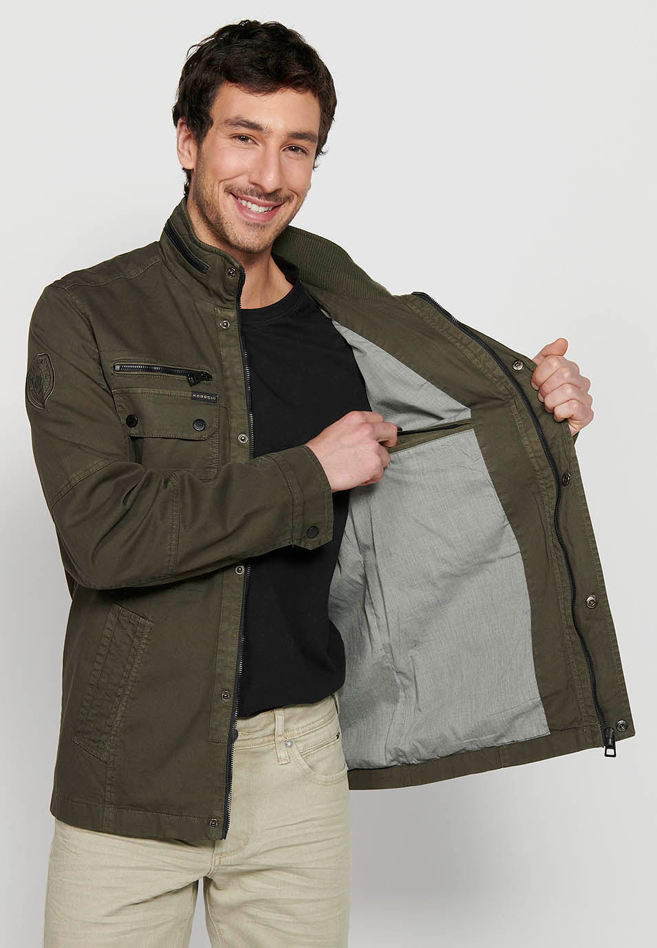 Chaqueta militar cuello alto con cremallera y botones Hombre – Koroshi 2411JA20