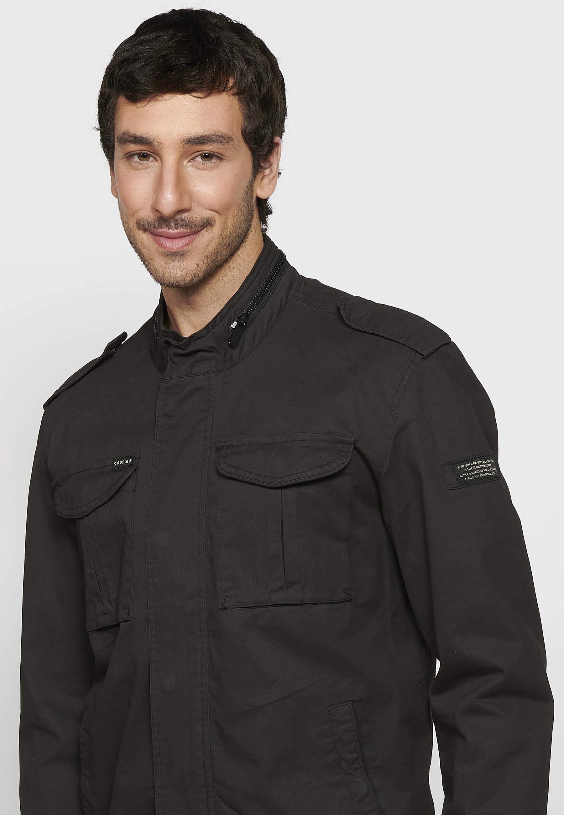 Sobrecamisa militar cuello alto con cremallera y bolsillos Hombre – Koroshi 2411JA26