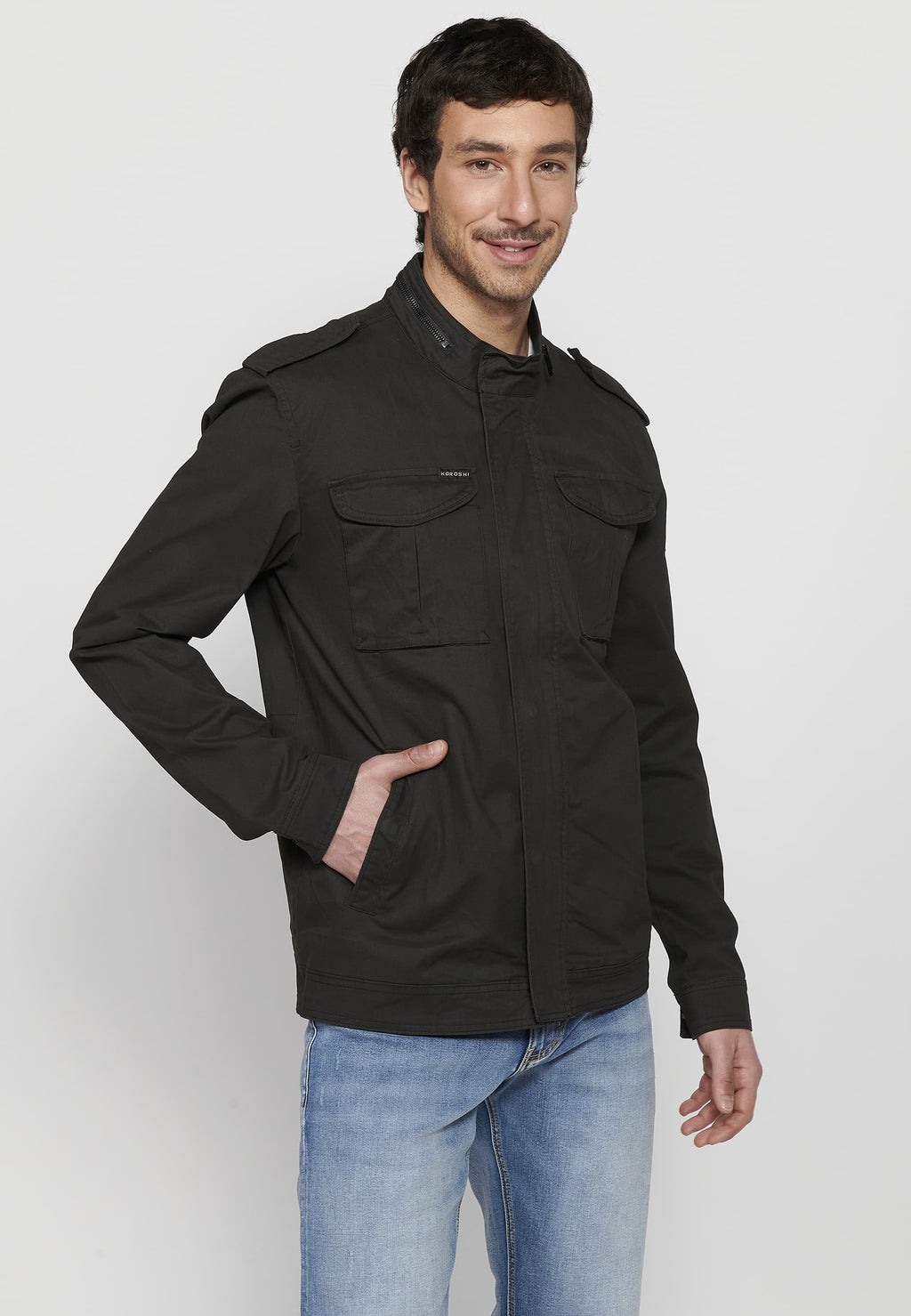 Sobrecamisa militar cuello alto con cremallera y bolsillos Hombre – Koroshi 2411JA26