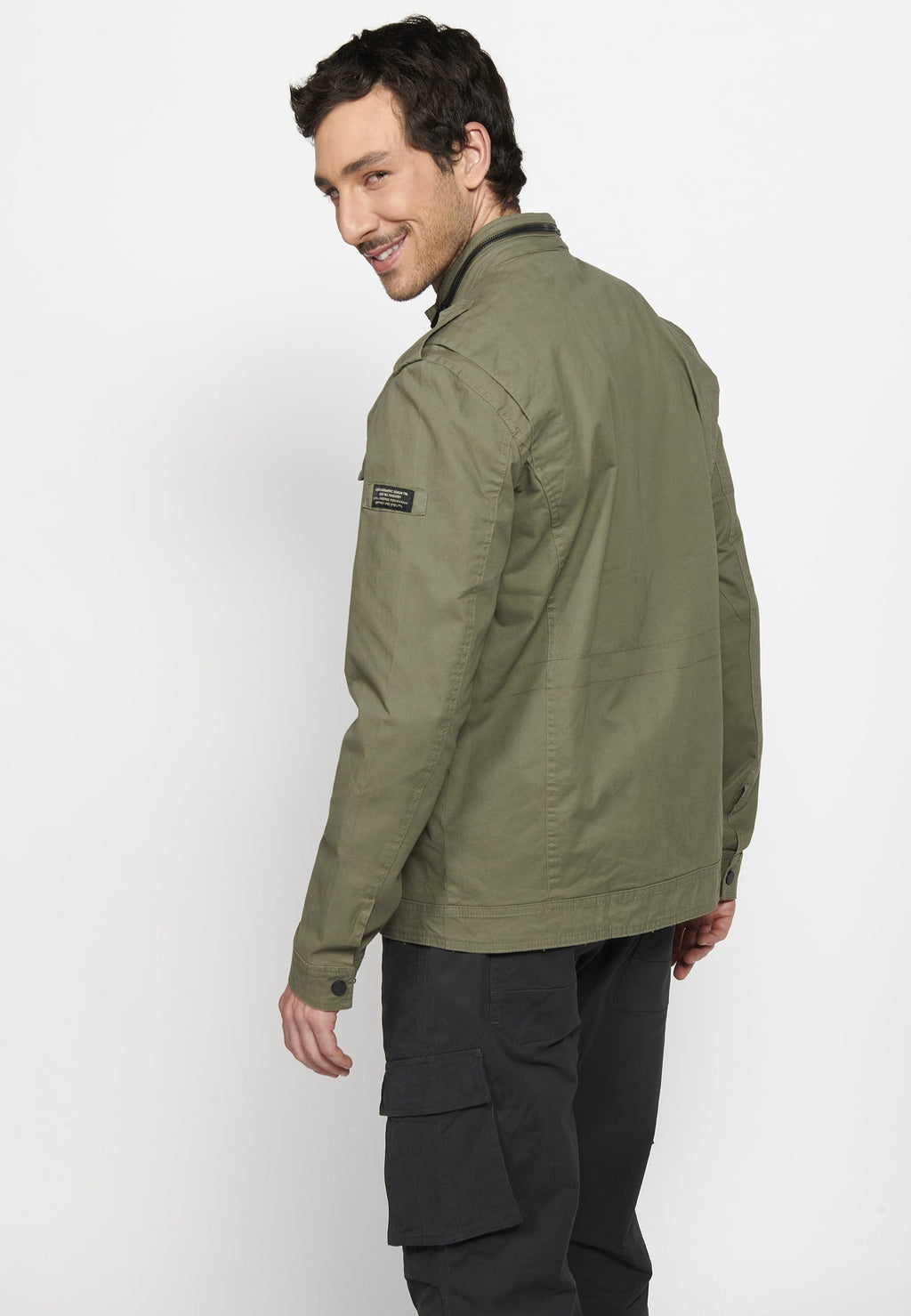 Sobrecamisa militar cuello alto con cremallera y bolsillos Hombre – Koroshi 2411JA26