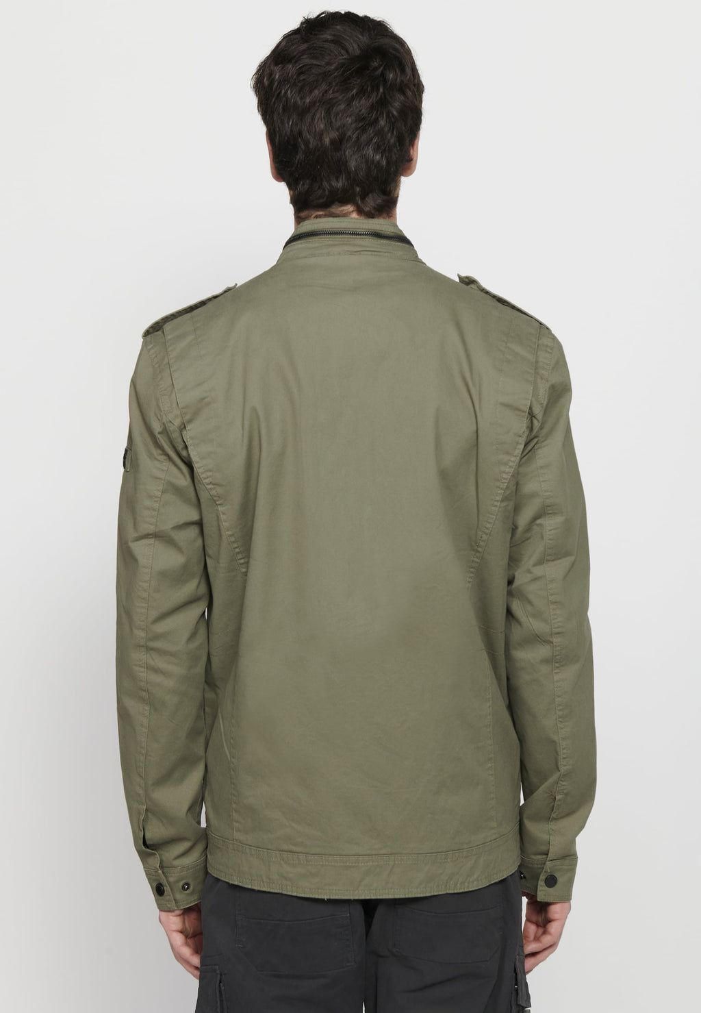 Sobrecamisa militar cuello alto con cremallera y bolsillos Hombre – Koroshi 2411JA26
