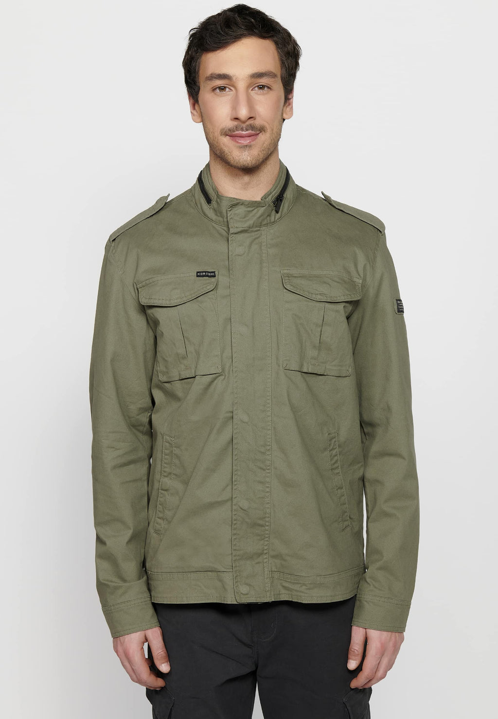 Sobrecamisa militar cuello alto con cremallera y bolsillos Hombre – Koroshi 2411JA26