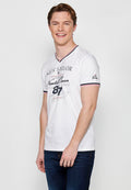 Camiseta Hombre Manga Corta Cuello Pico Estampado Náutico – Koroshi 2411MC04