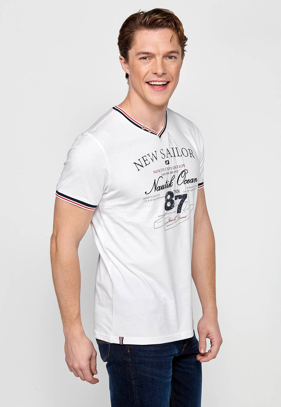 Camiseta Hombre Manga Corta Cuello Pico Estampado Náutico – Koroshi 2411MC04