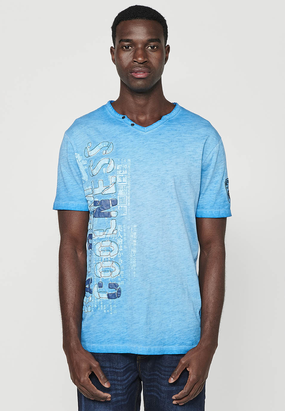 Camiseta Hombre Manga Corta Cuello con Botón Estampado – Koroshi 2411MC18