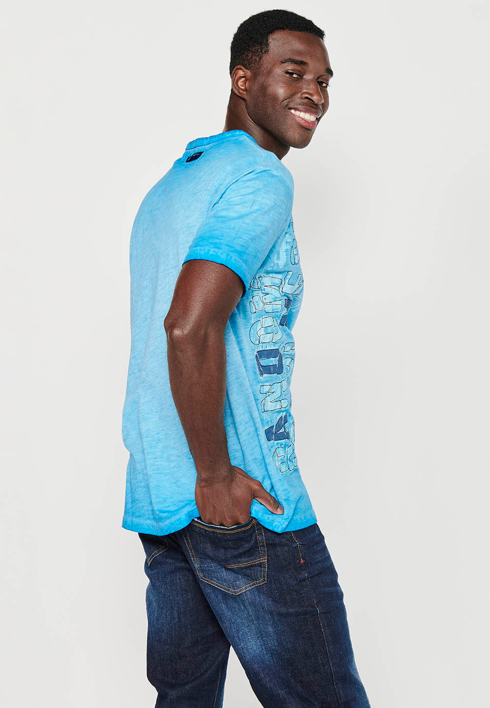 Camiseta Hombre Manga Corta Cuello con Botón Estampado – Koroshi 2411MC18