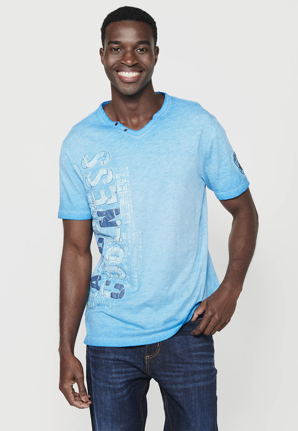 Camiseta Hombre Manga Corta Cuello con Botón Estampado – Koroshi 2411MC18