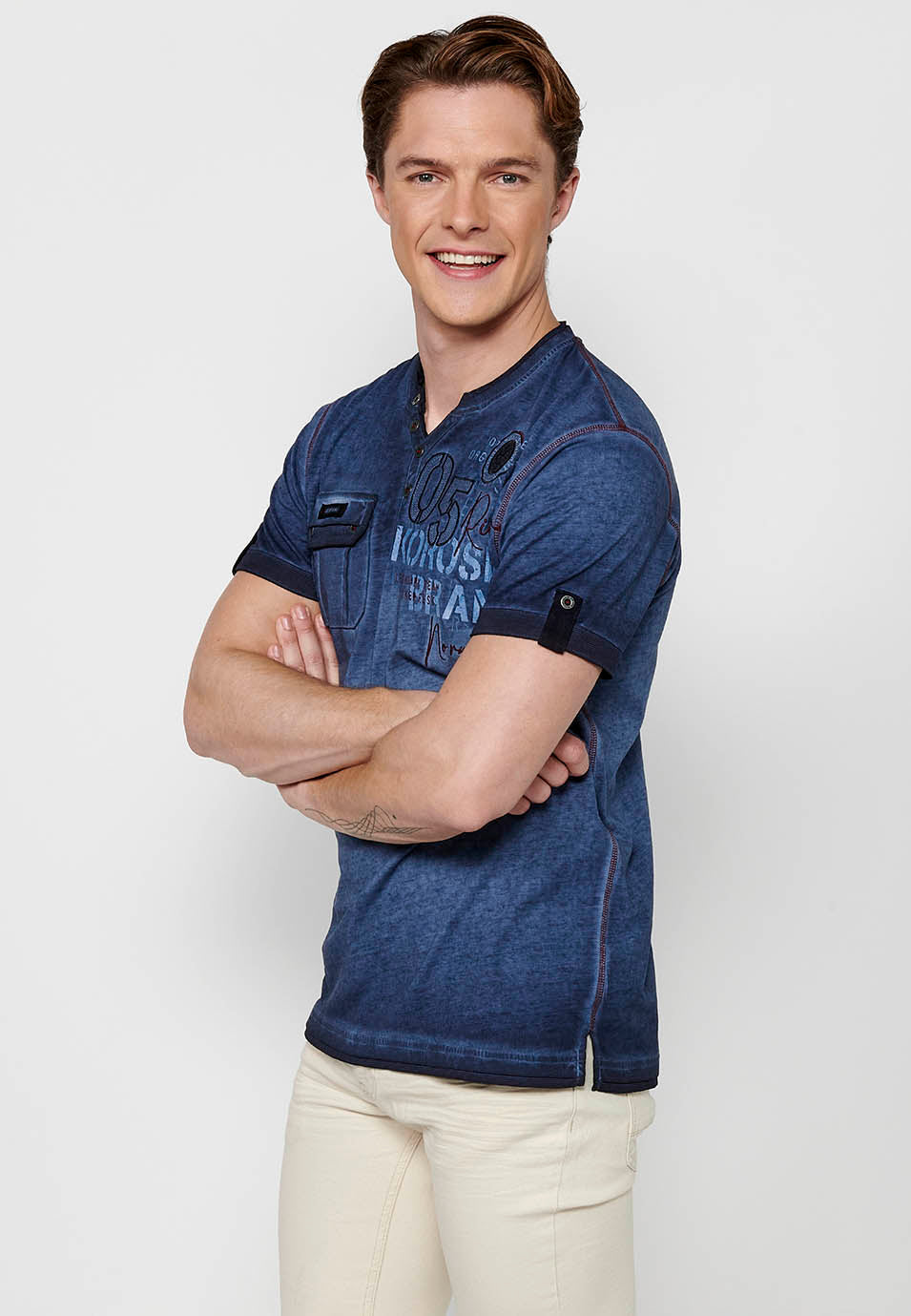 Camiseta Hombre Manga Corta Cuello con Botón Estilo Biker – Koroshi 2411MC24