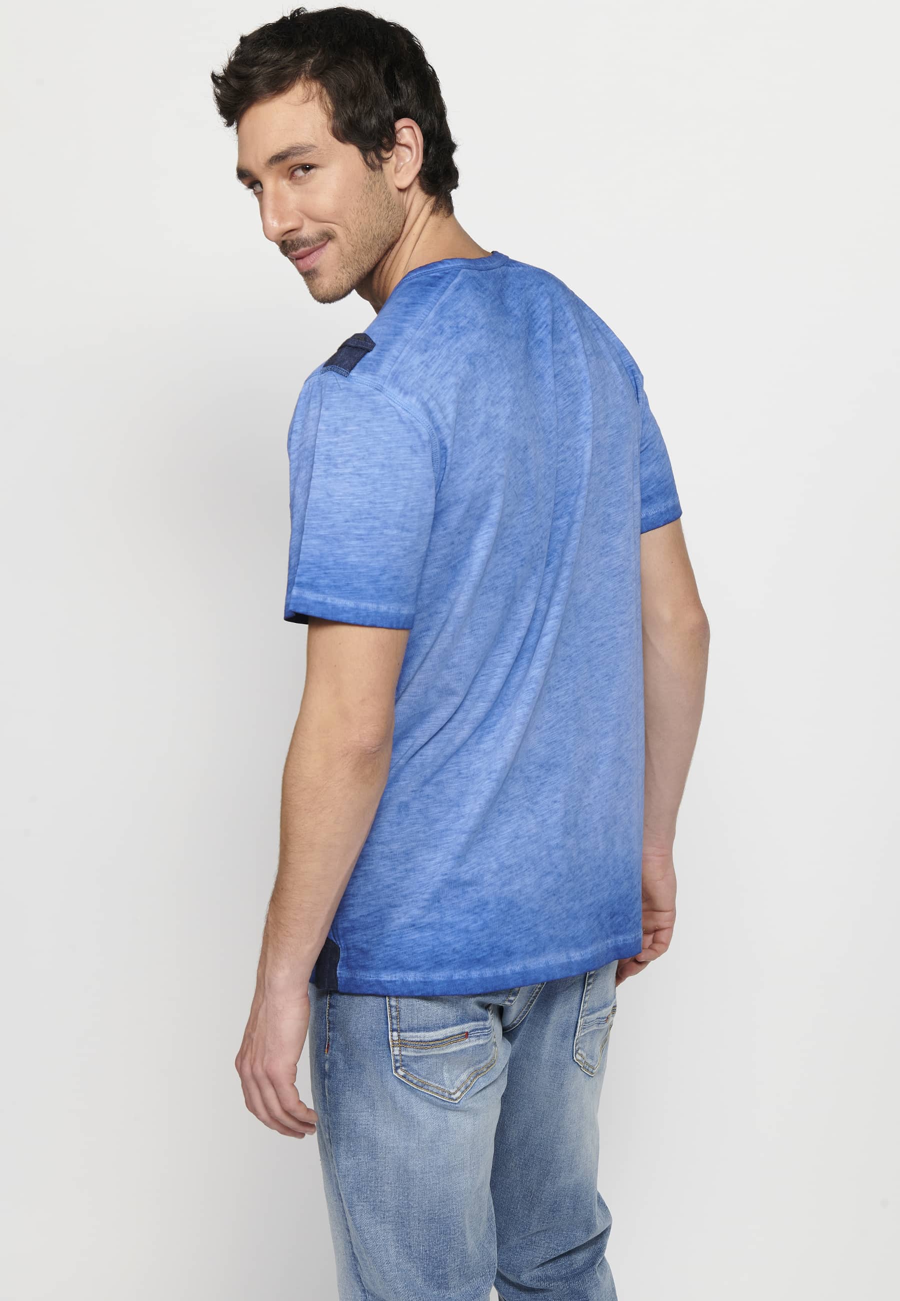 Camiseta Hombre Manga Corta Cuello Henley Estampada – Koroshi 2411MC25