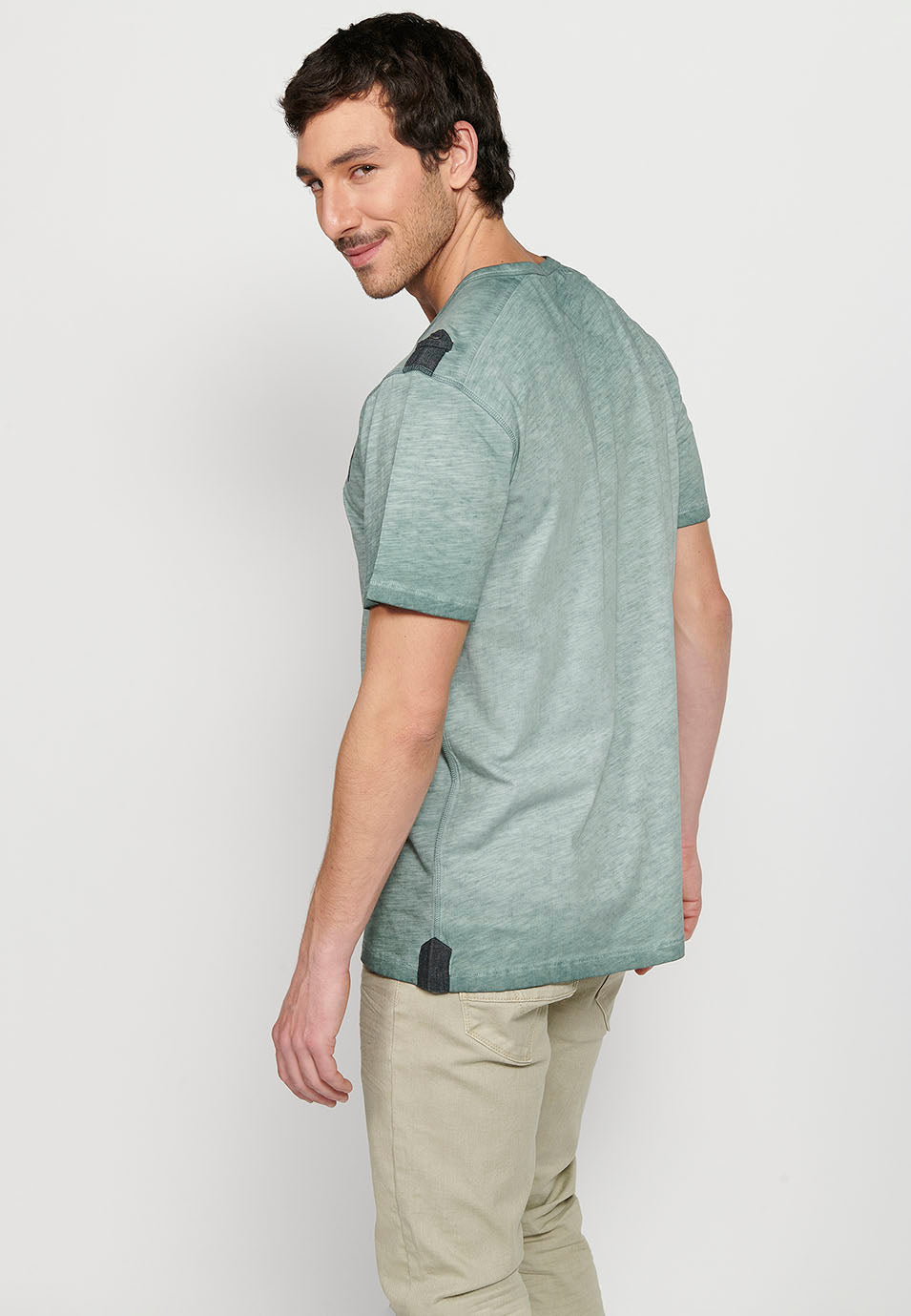 Camiseta Hombre Manga Corta Cuello Henley Estampada – Koroshi 2411MC25