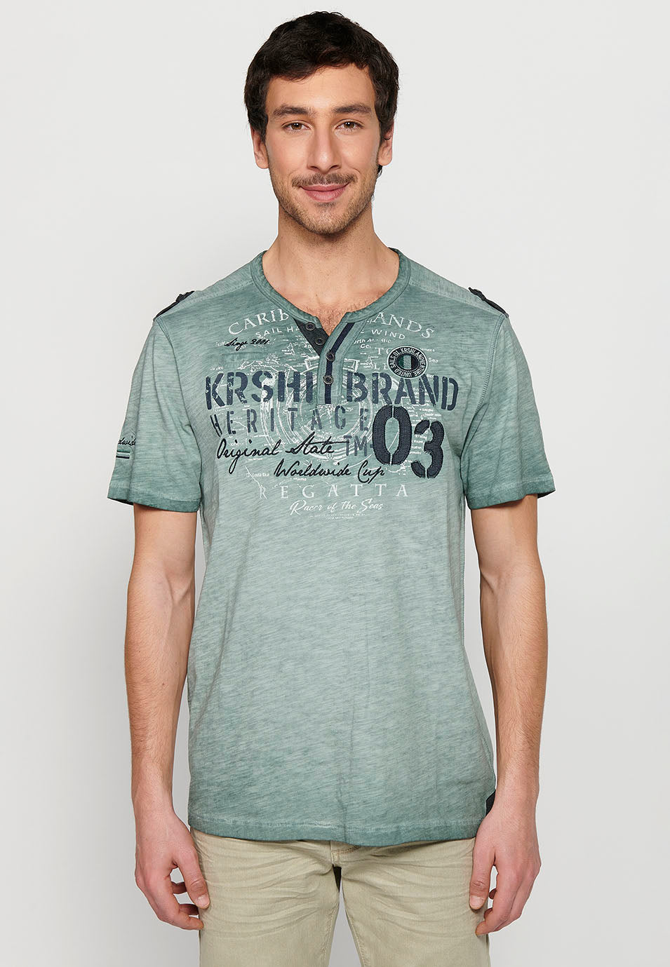 Camiseta Hombre Manga Corta Cuello Henley Estampada – Koroshi 2411MC25