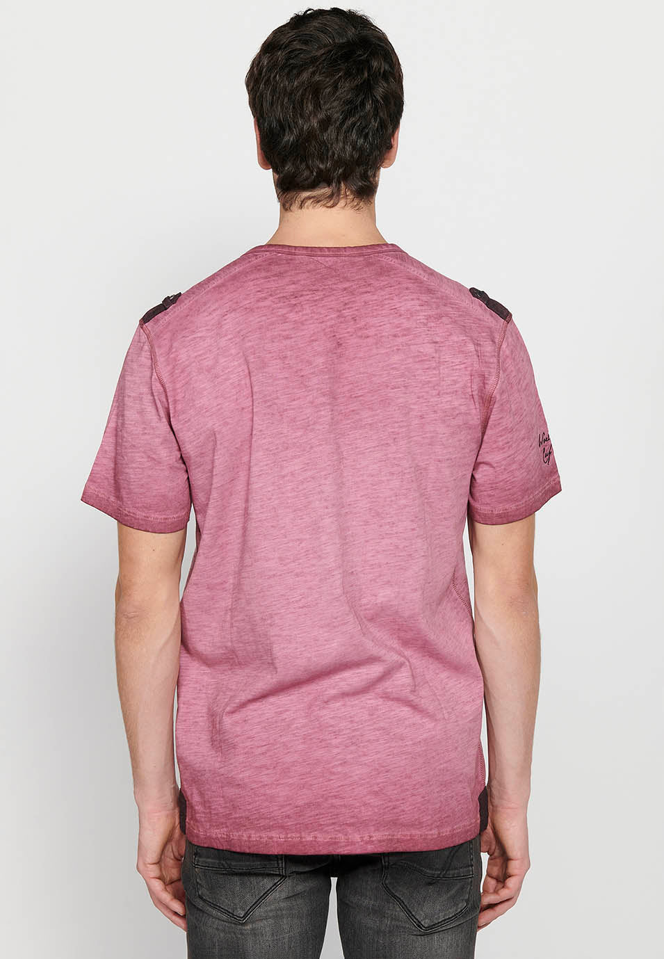 Camiseta Hombre Manga Corta Cuello Henley Estampada – Koroshi 2411MC25