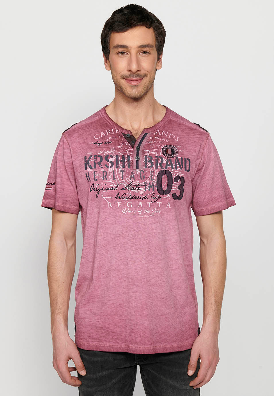 Camiseta Hombre Manga Corta Cuello Henley Estampada – Koroshi 2411MC25
