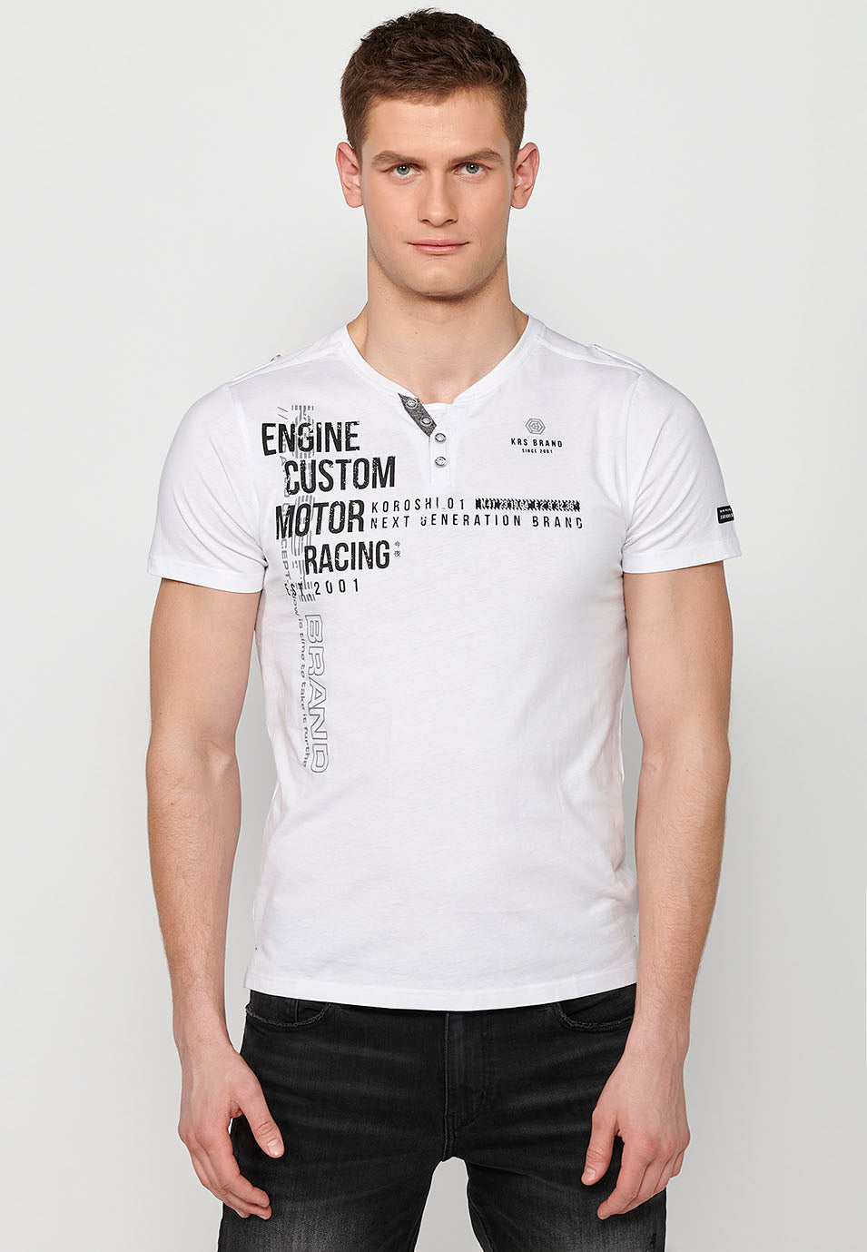Camiseta Hombre Manga Corta Cuello Henley Estampada – Koroshi 2411MC36