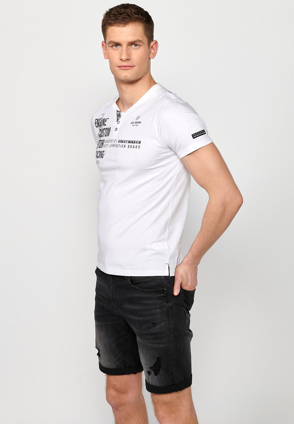 Camiseta Hombre Manga Corta Cuello Henley Estampada – Koroshi 2411MC36