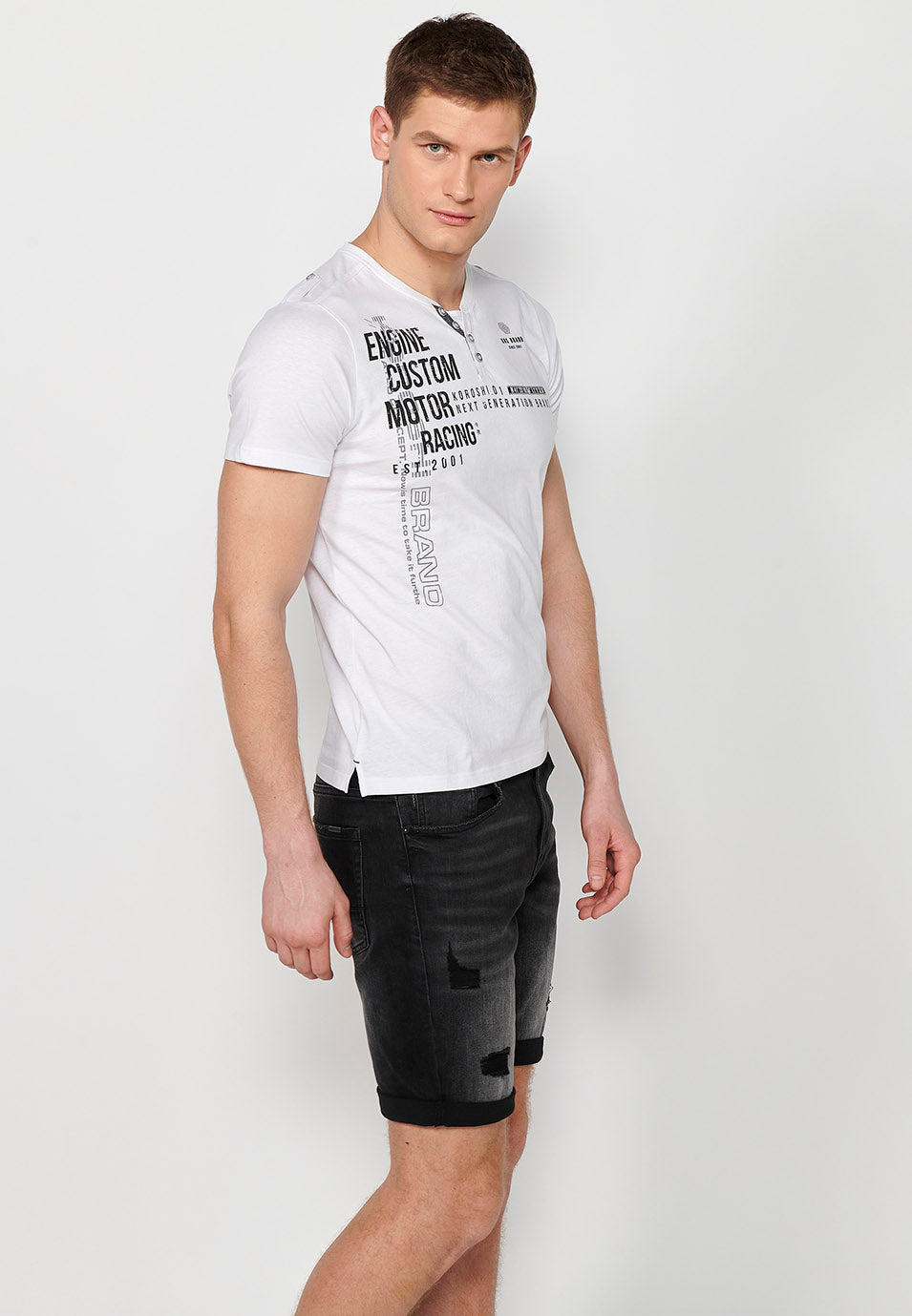 Camiseta Hombre Manga Corta Cuello Henley Estampada – Koroshi 2411MC36