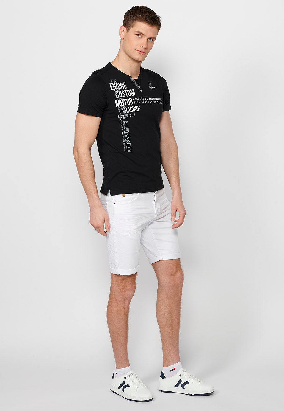 Camiseta Hombre Manga Corta Cuello Henley Estampada – Koroshi 2411MC36