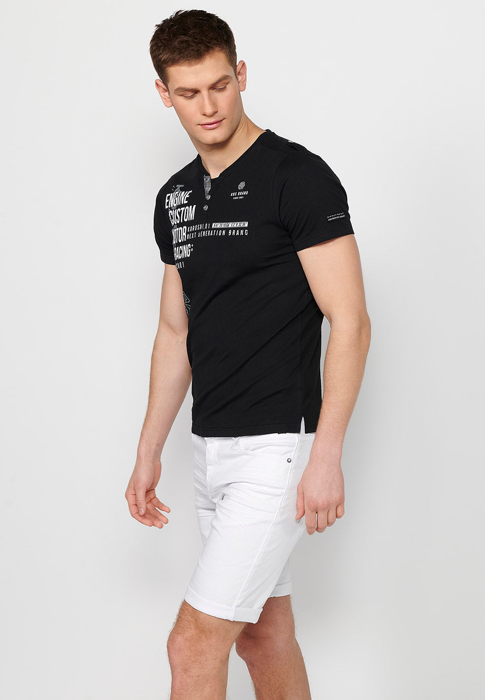 Camiseta Hombre Manga Corta Cuello Henley Estampada – Koroshi 2411MC36