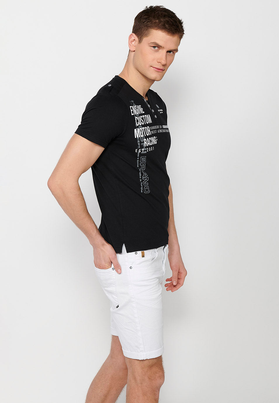 Camiseta Hombre Manga Corta Cuello Henley Estampada – Koroshi 2411MC36