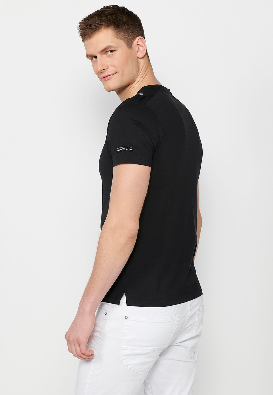 Camiseta Hombre Manga Corta Cuello Henley Estampada – Koroshi 2411MC36