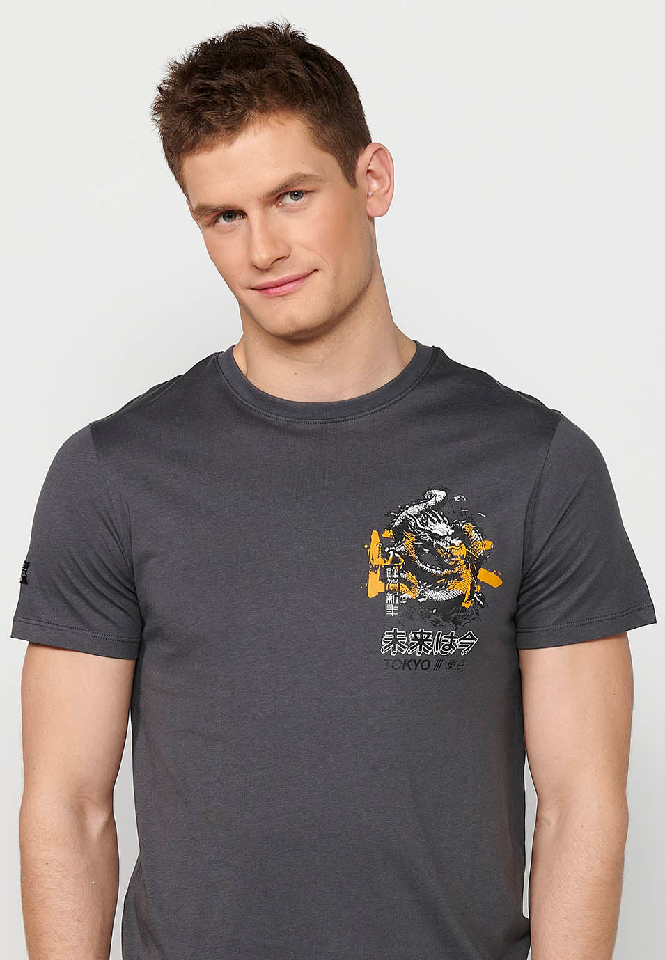 Camiseta Hombre Manga Corta Estampado Espalda – Koroshi 2411MC51