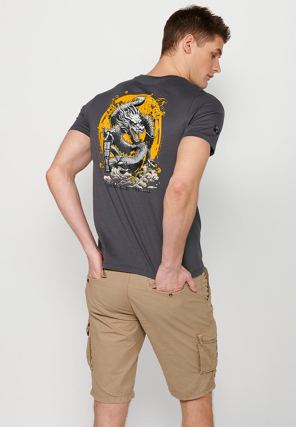 Camiseta Hombre Manga Corta Estampado Espalda – Koroshi 2411MC51