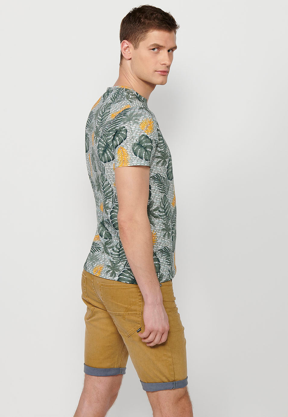 Camiseta Hombre Manga Corta Estampado Tropical Cuello Pico – Koroshi Kaki