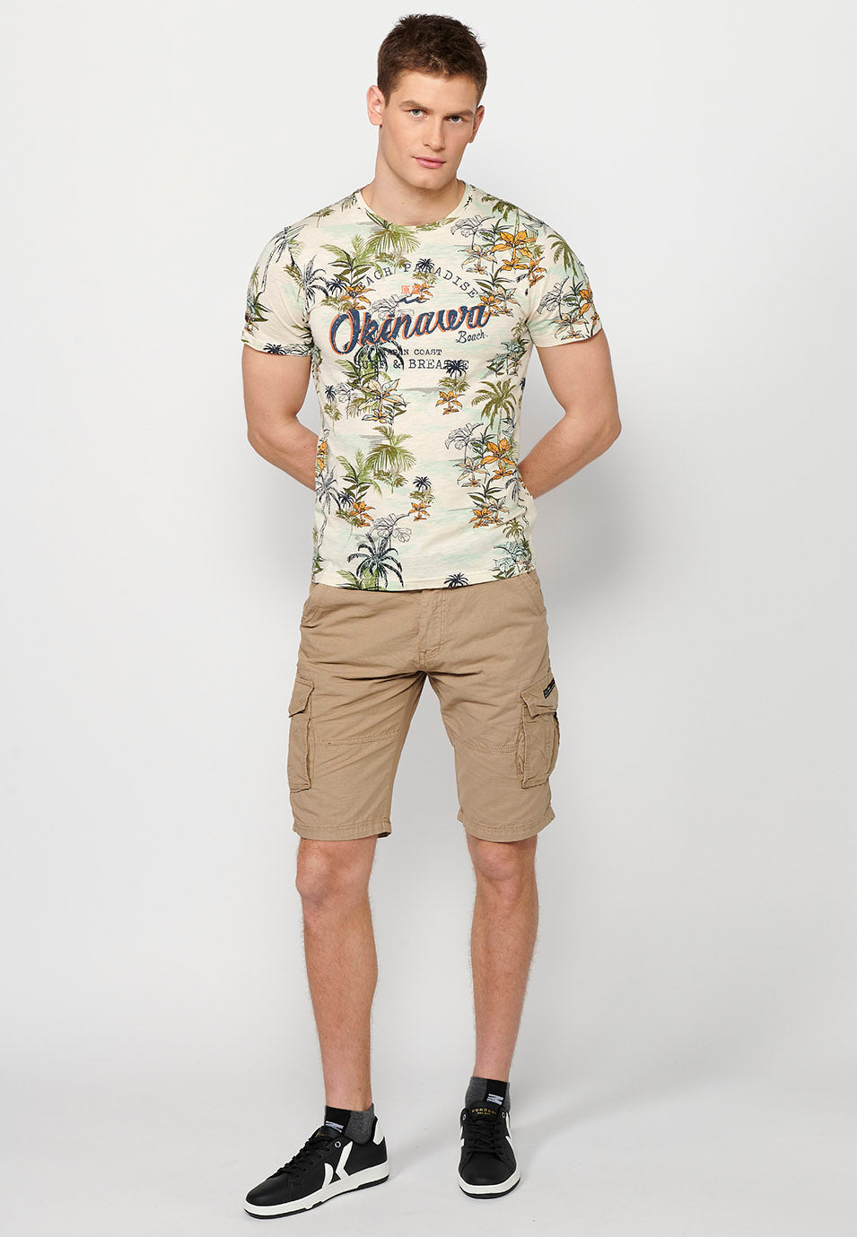 Camiseta Hombre Manga Corta Estampado Tropical – Koroshi Crudo