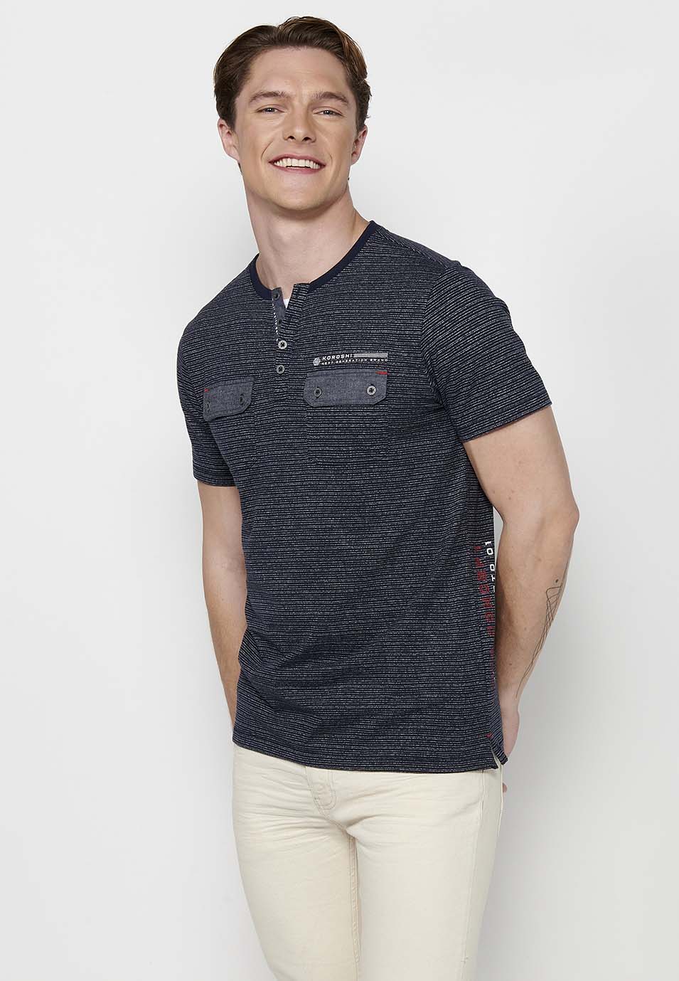 Camiseta Hombre Manga Corta Cuello Henley con Bolsillos – Koroshi Navy