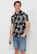 Polo Hombre Manga Corta Cuello Camisero con Estampado Tropical – Koroshi Negro