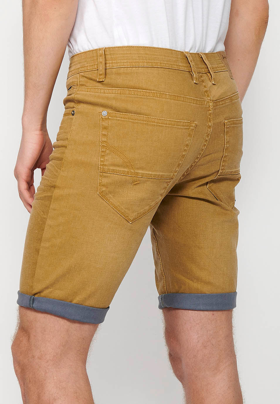Bermuda Hombre Vaquera 5 Bolsillos Acabado Vuelta – Koroshi 2411PS02