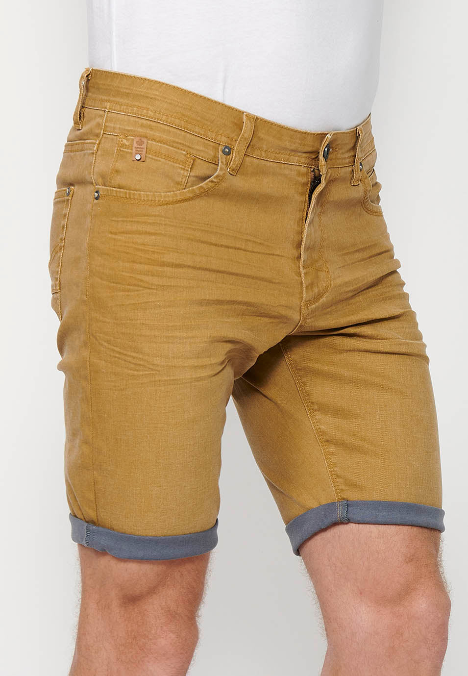 Bermuda Hombre Vaquera 5 Bolsillos Acabado Vuelta – Koroshi 2411PS02