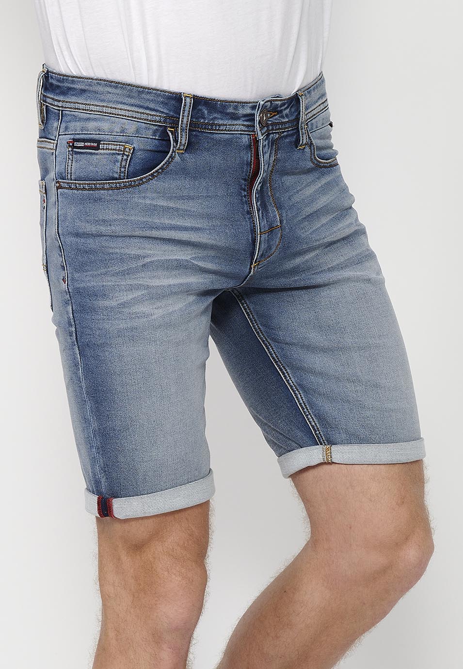 Bermuda Hombre Vaquera Acabado Vuelta Azul Claro – Koroshi 2411PS21