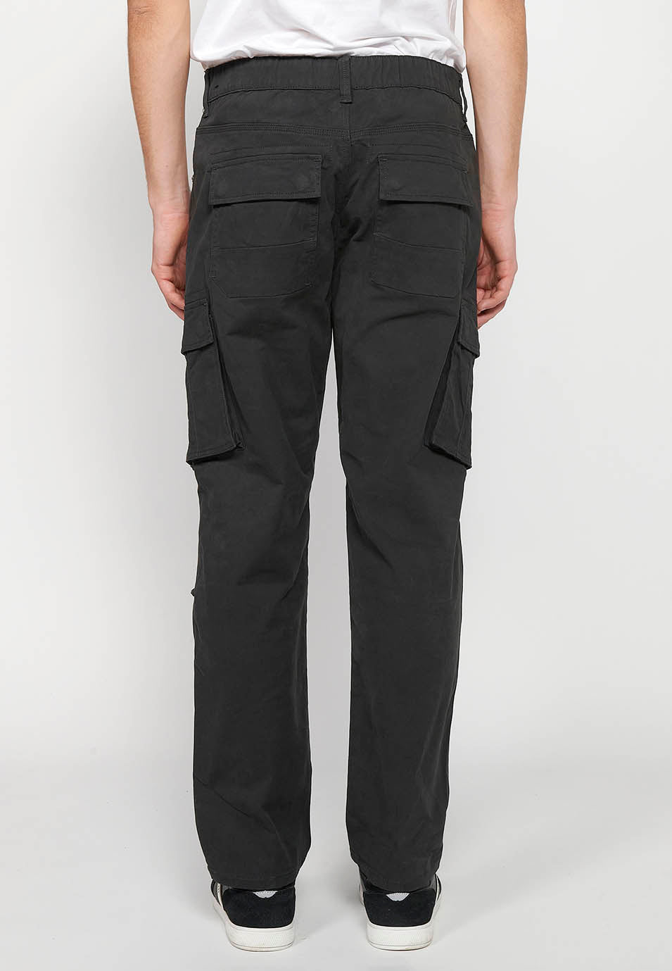 Pantalón Hombre Cargo Bolsillos Laterales con Solapa Corte Recto – Koroshi Negro