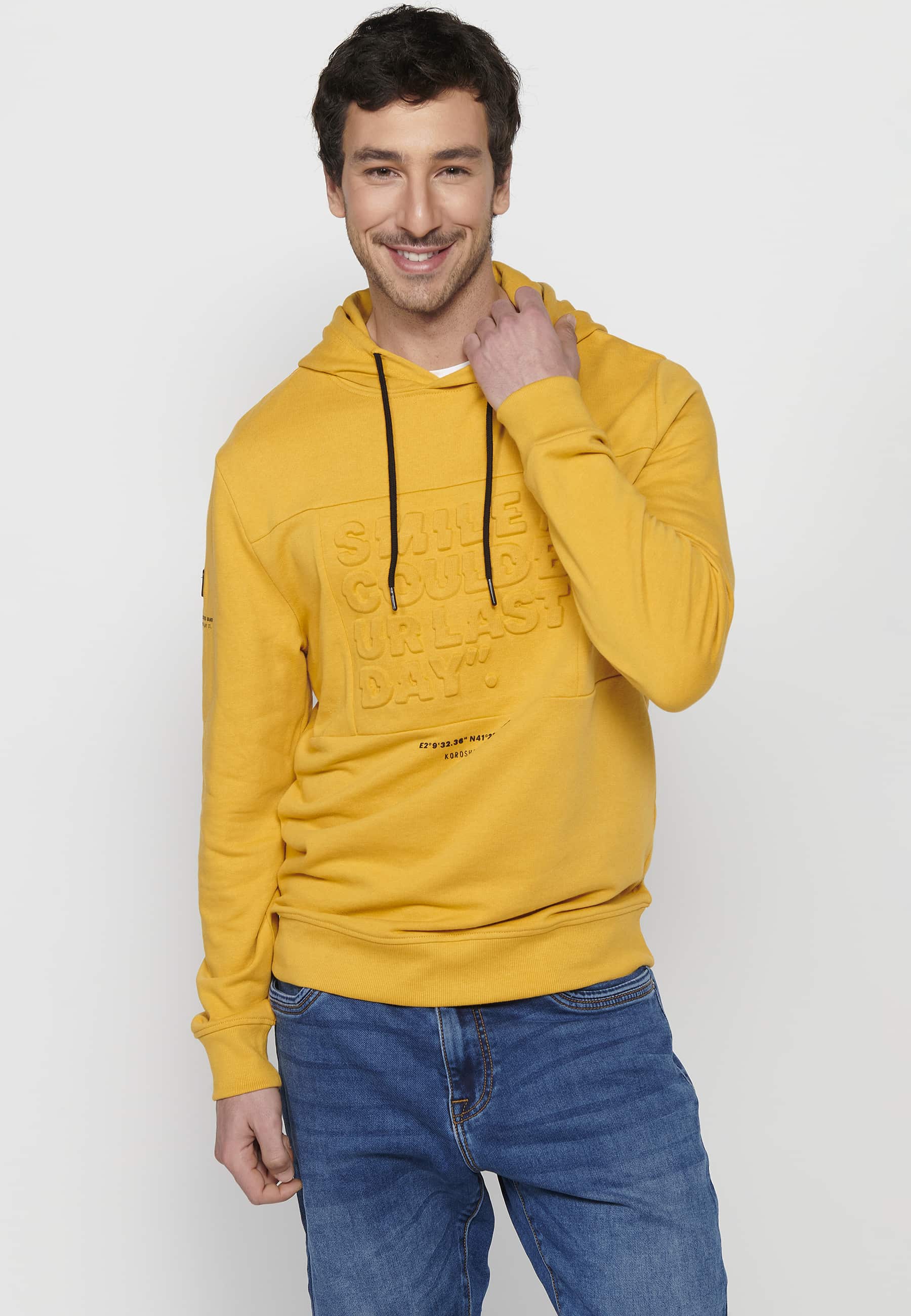 Sudadera Hombre con capucha y letras en relieve – Koroshi Amarillo