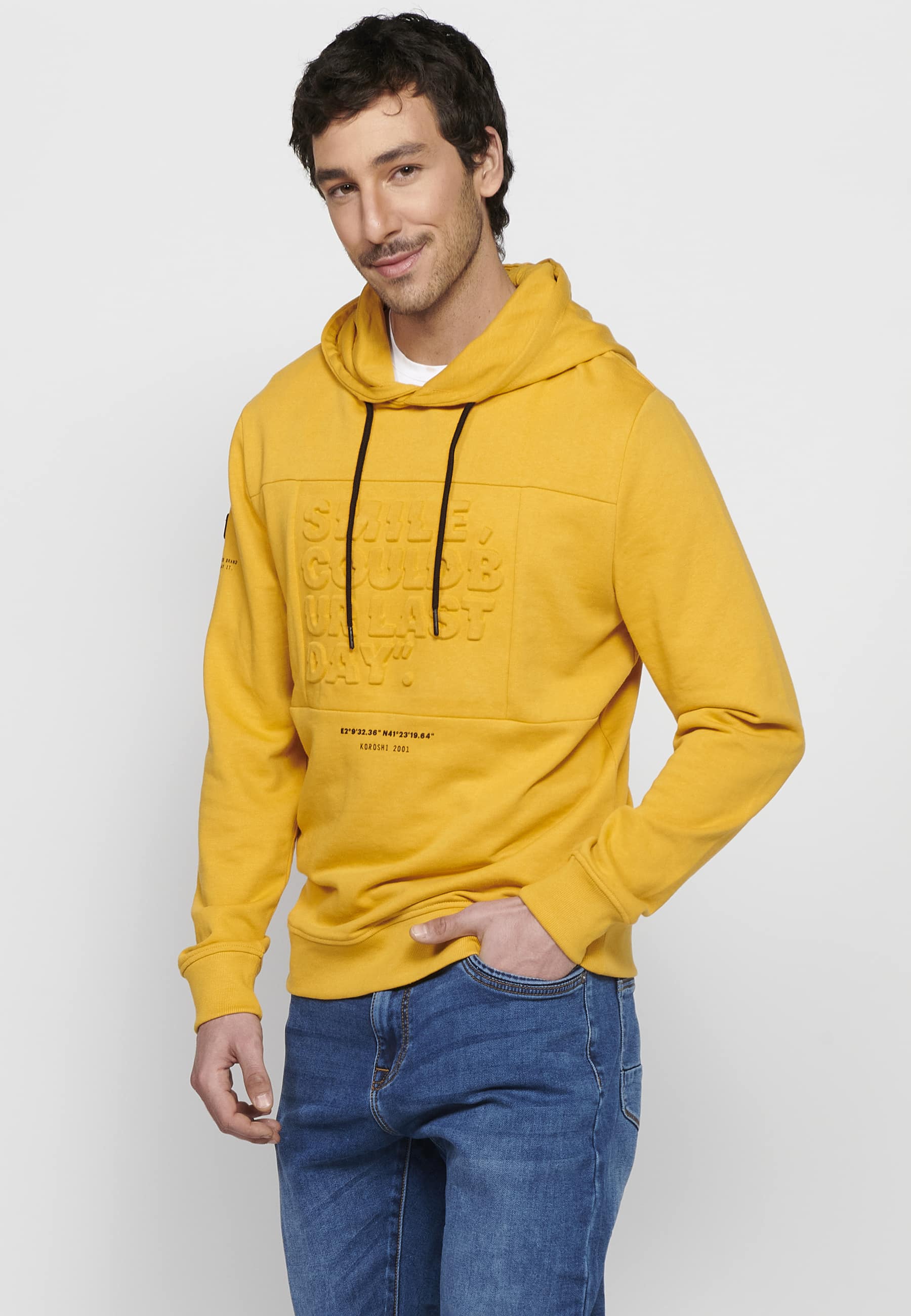 Sudadera Hombre con capucha y letras en relieve – Koroshi Amarillo