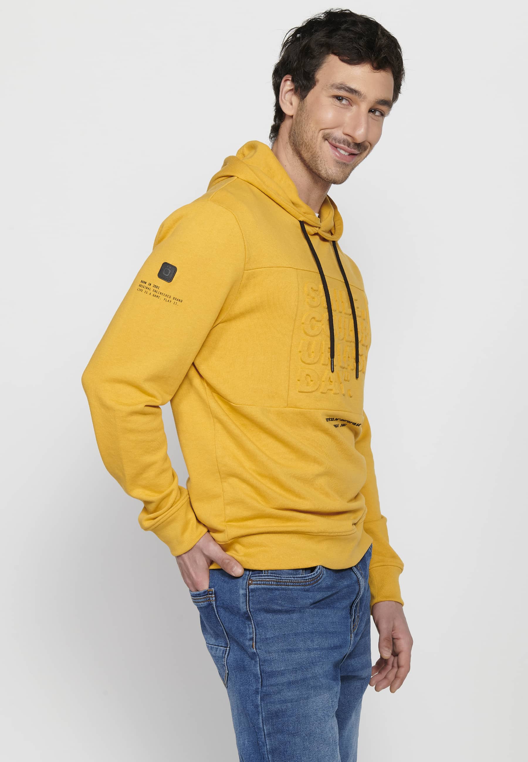 Sudadera Hombre con capucha y letras en relieve – Koroshi Amarillo