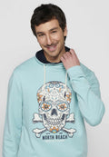 Sudadera Hombre cuello alto ajustable con cordón y estampado – Koroshi Azul Celeste