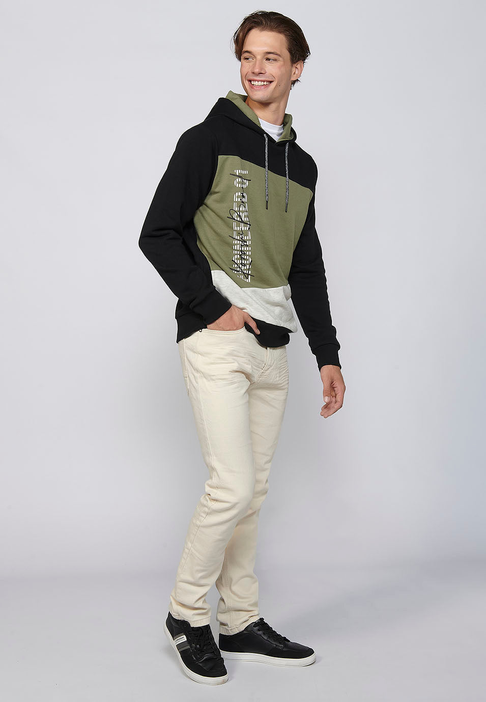 Sudadera Hombre con capucha y diseño color-block – Koroshi Kaki
