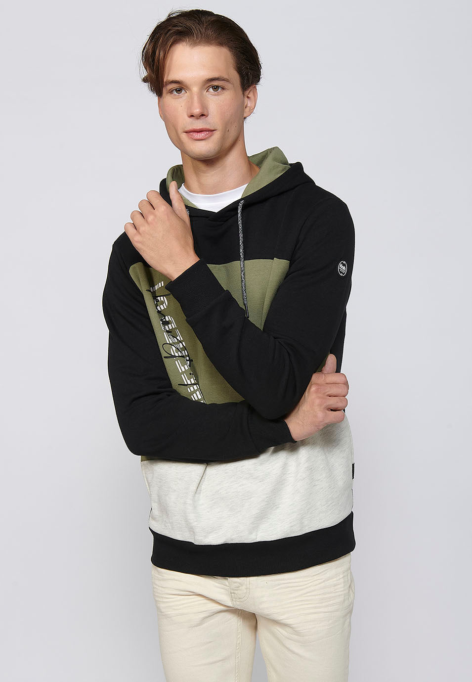 Sudadera Hombre con capucha y diseño color-block – Koroshi Kaki