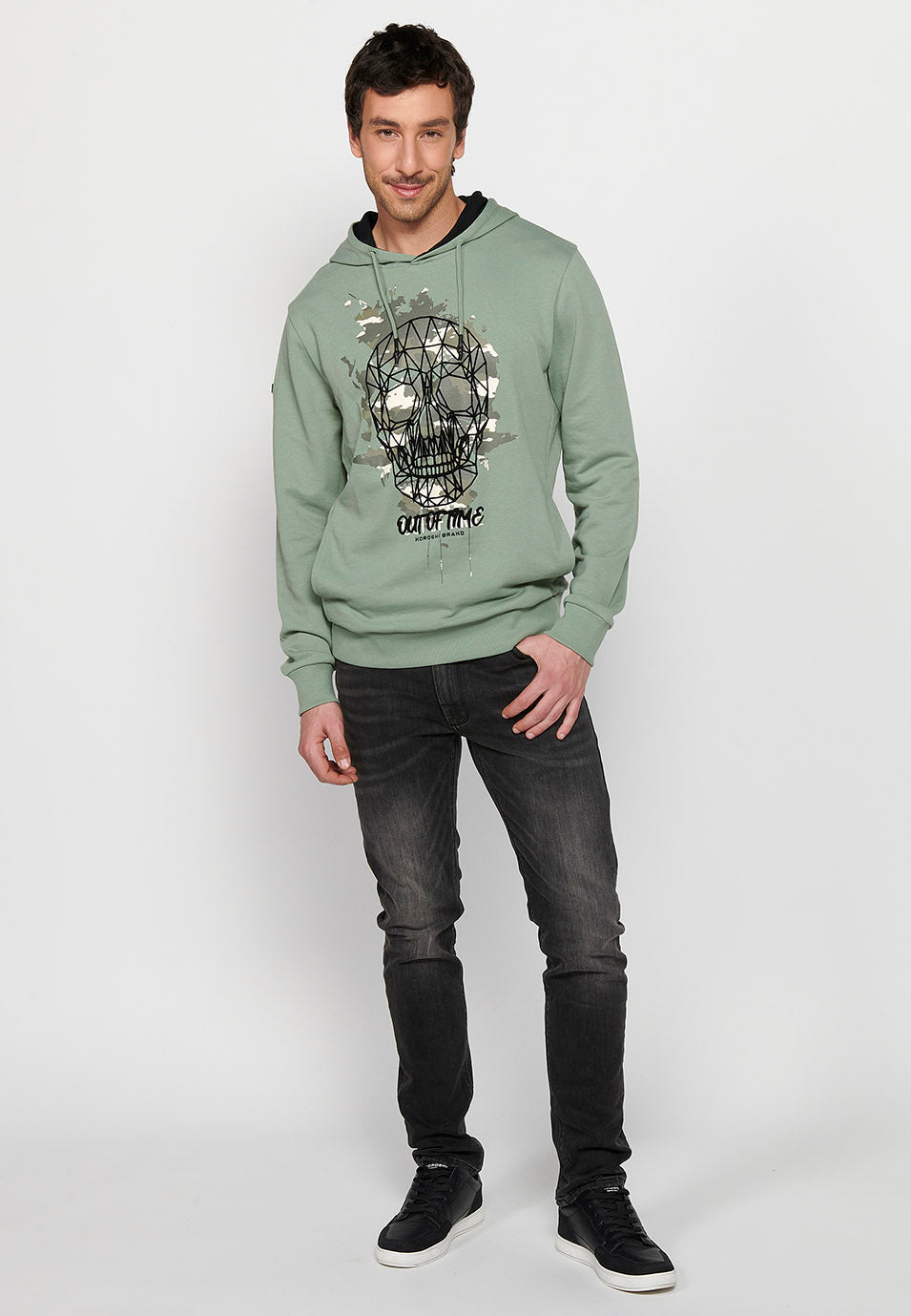 Sudadera Hombre cuello cruzado con capucha y estampado – Koroshi Kaki