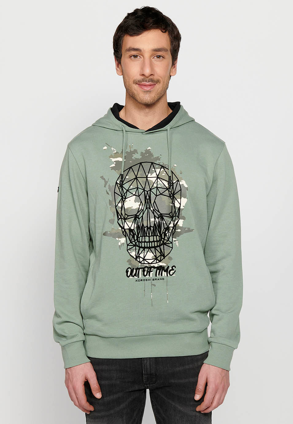 Sudadera Hombre cuello cruzado con capucha y estampado – Koroshi Kaki