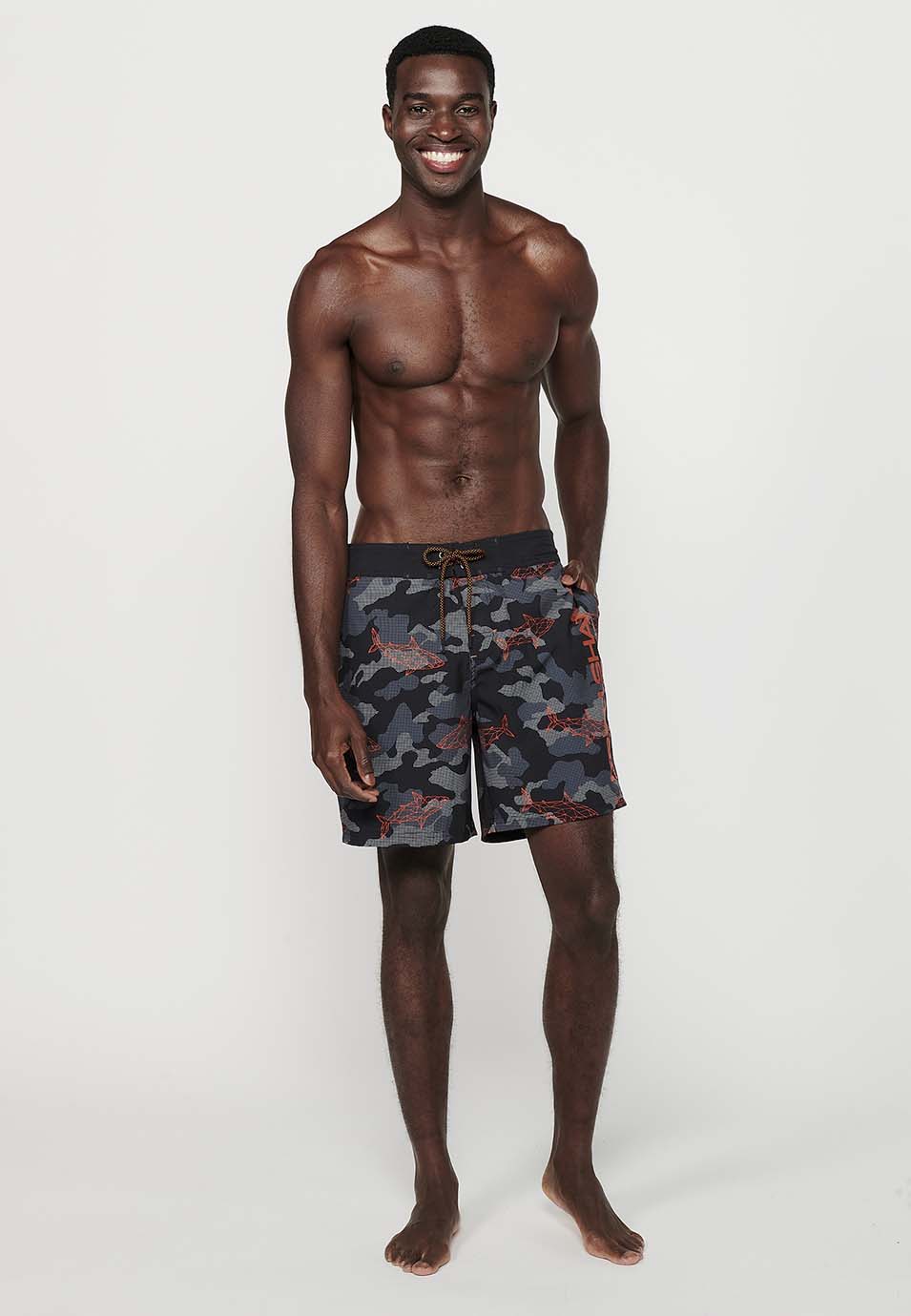 Bañador Hombre surfero estampado camuflaje con cordón – Koroshi negro