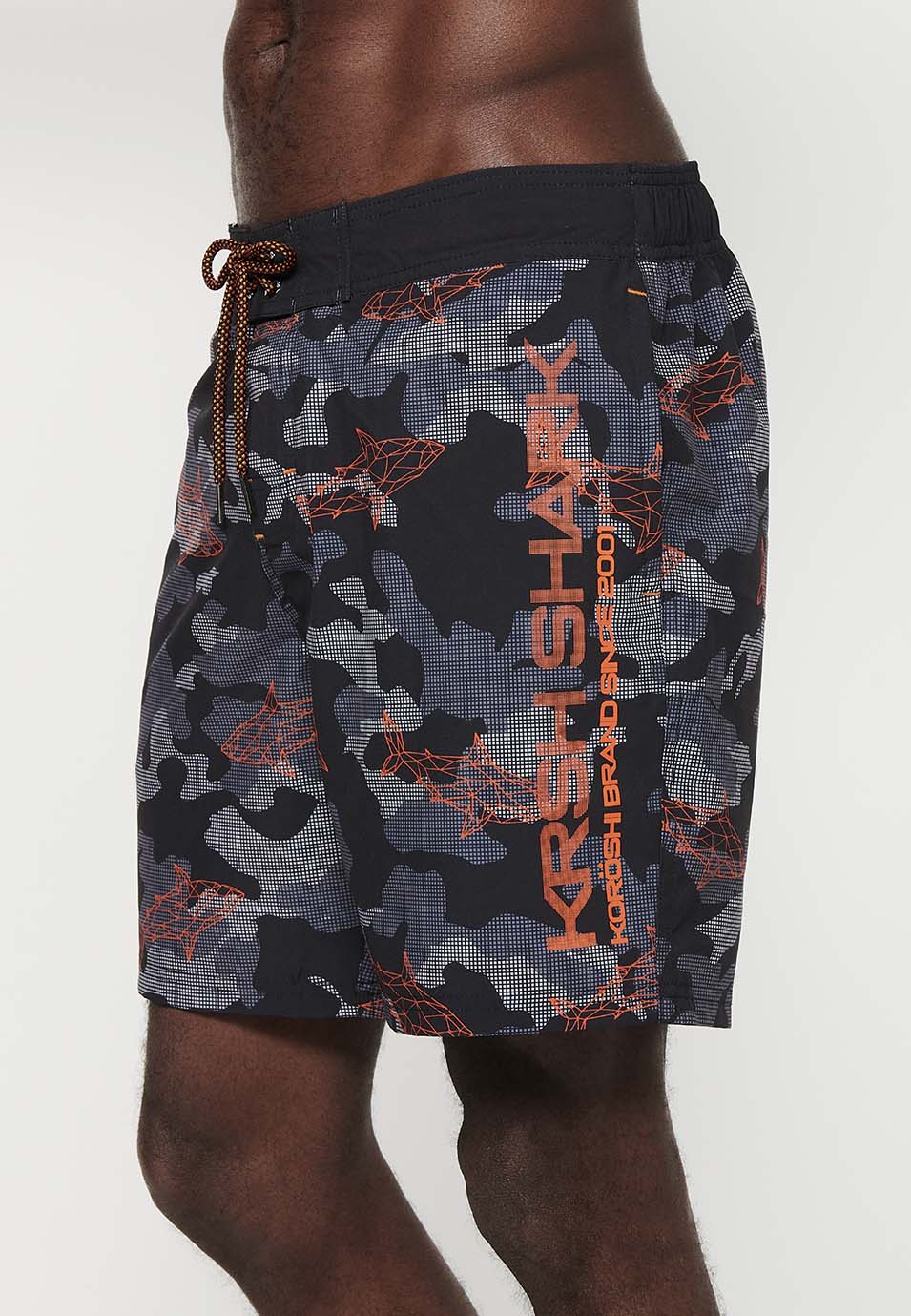 Bañador Hombre surfero estampado camuflaje con cordón – Koroshi negro