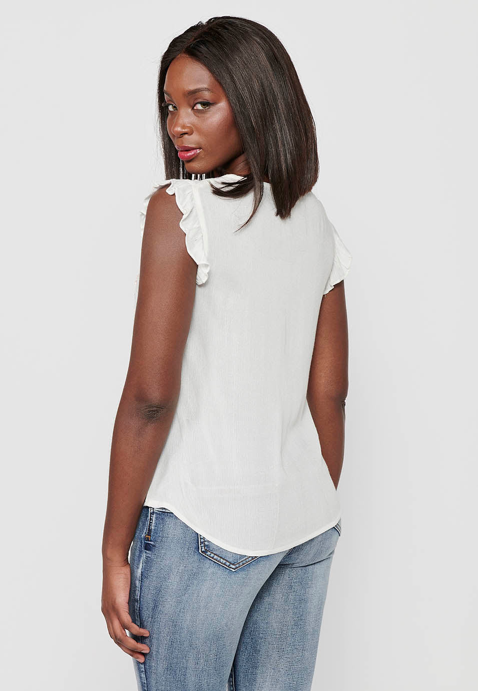 Blusa sin mangas con mini volante en los hombros y en la parte delantera bordado floral para mujer | moda actual