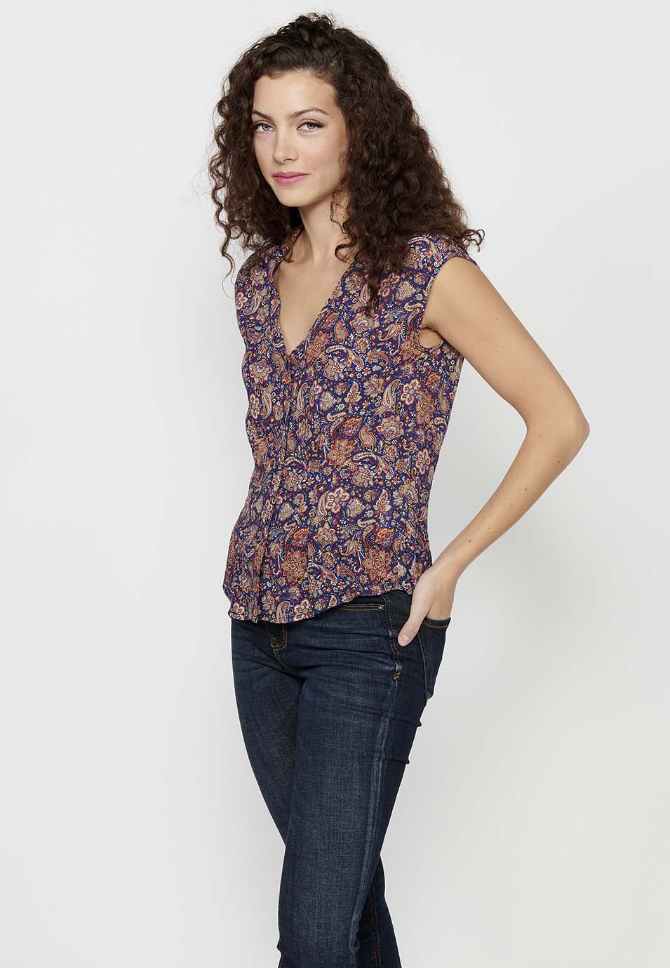 Blusa sin mangas con estilo camisero y cierre delantero con botones y estampado floral multicolor para mujer | moda actual